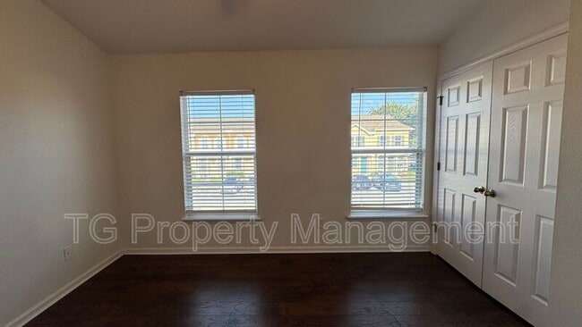 Building Photo - 12999 Sunset Lake Dr