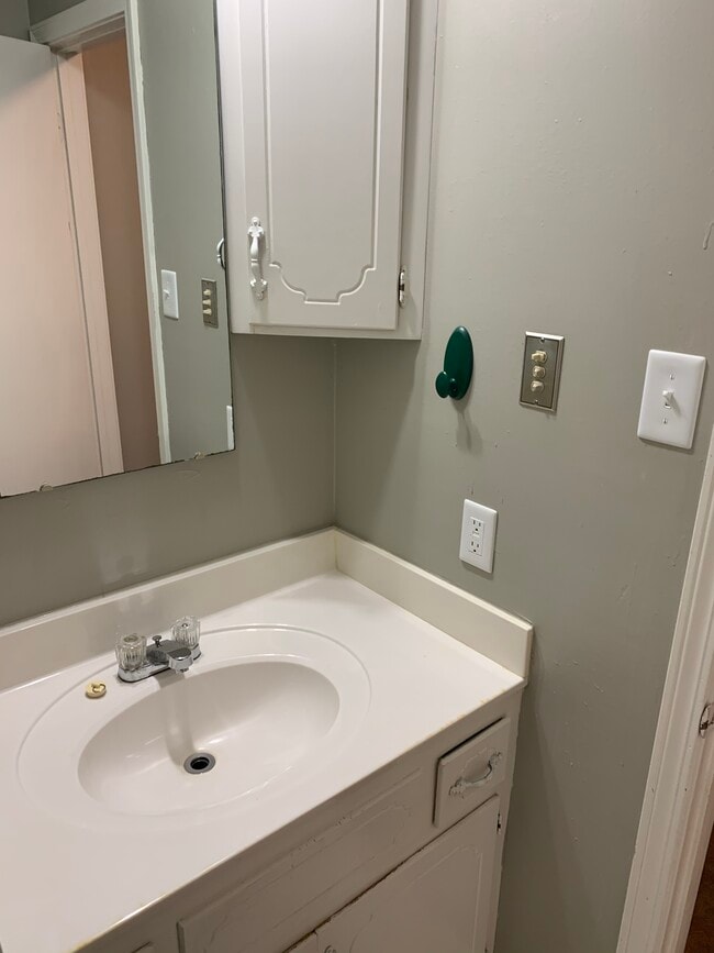 Building Photo - 1321 Bruce St