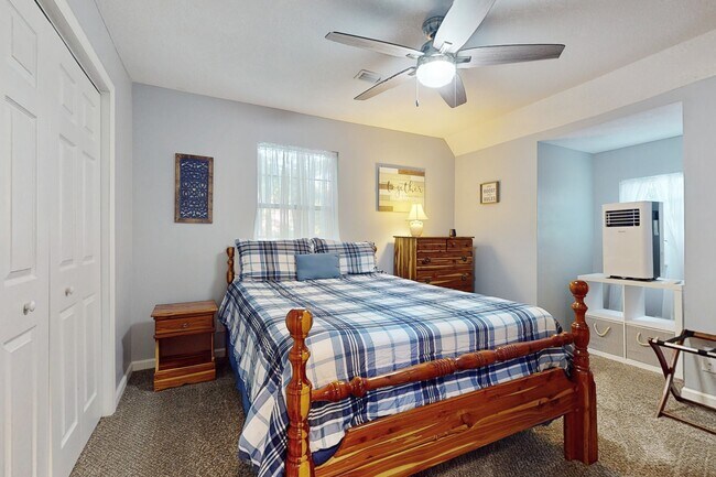 Building Photo - 247 Lakeview Ln