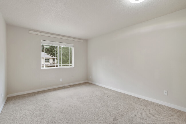 Building Photo - 28616 Greenway Dr