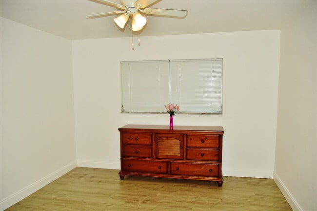 Building Photo - 4770 NW 10th Ct