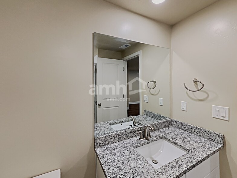 Building Photo - 4427 N Morgan Way