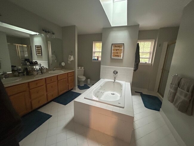 Building Photo - 6 Candlewood Ln