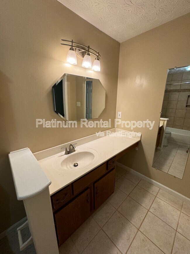 Building Photo - 2270 Turtle Club Dr NE