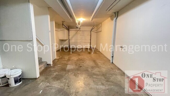 Building Photo - Beutiful duplex 2-bedroom, 1-bath in Blue ...