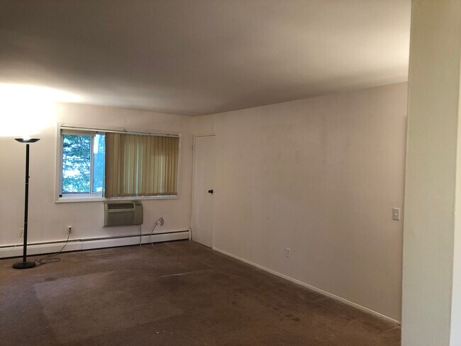 Building Photo - 1 Lake Ave