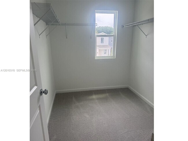 Building Photo - 5423 Meadow Walk Dr
