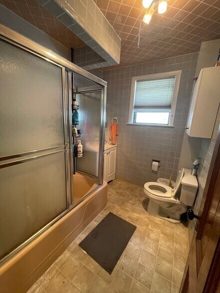 Building Photo - 60 Willow Ave