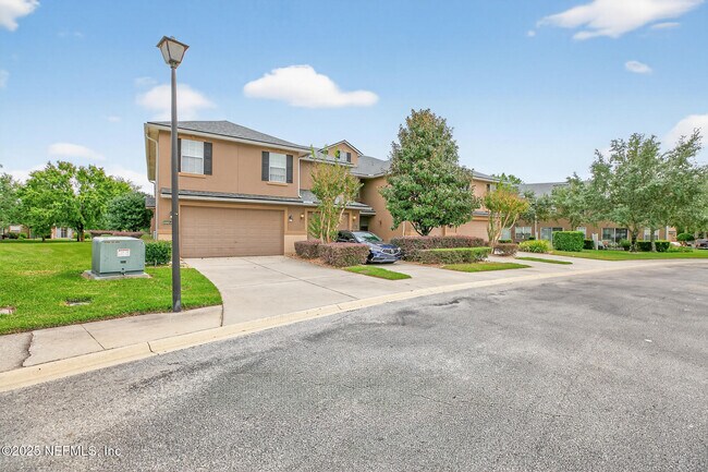 Building Photo - 3880 Buckthorne Dr