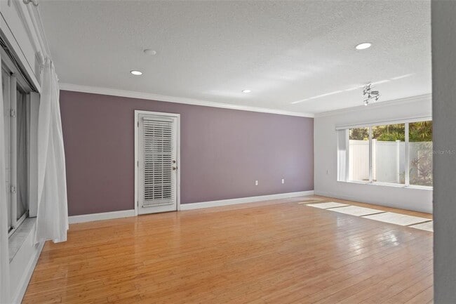 Building Photo - 2725 N Myrtle Ave