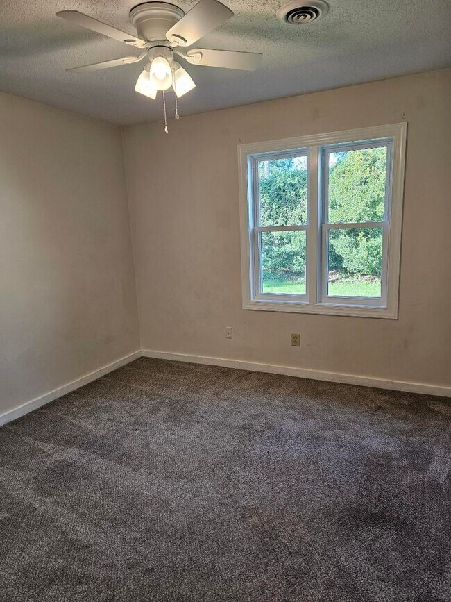 Building Photo - 11 Pillory Cir