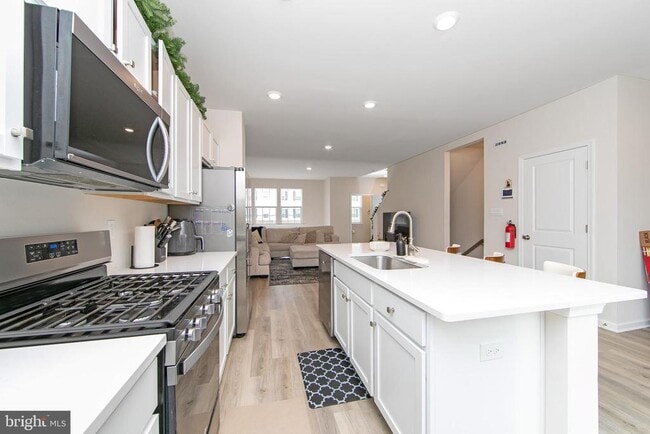 Building Photo - 272 Macoun Way