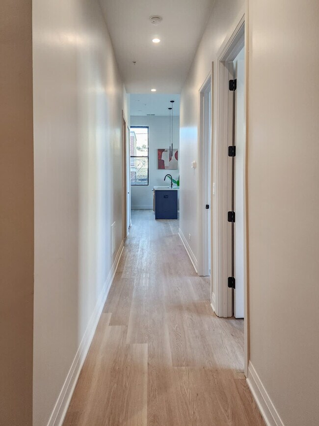 Building Photo - 1934 W North Ave