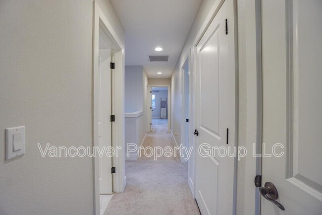 Building Photo - 11025 NE 137th Ave