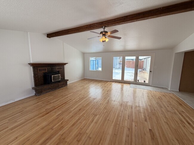 Primary Photo - 105 S Kendall St