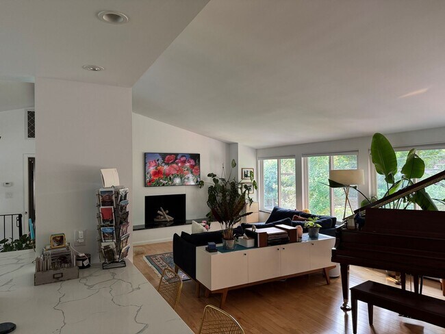 Building Photo - large modern home with big backyard, peace...