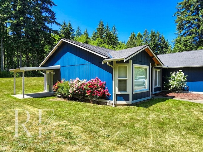 Building Photo - Quiet 3BR Duplex with Garage & Big Yard on...