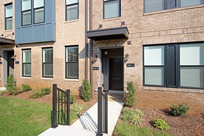 Building Photo - Pet-Friendly Brookhill Commons Townhome-Style Condo