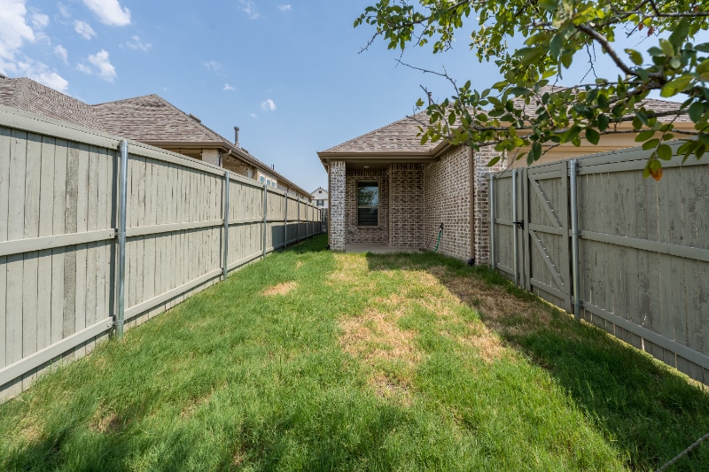 Building Photo - 2521 Elm Pl