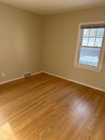 Building Photo - 1501 Cornell Dr SE