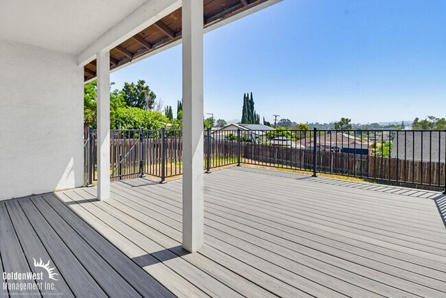 Building Photo - Lovely 3Bdm 2Ba Home with Spacious Outdoor Raised Deck in Lemon Grove!