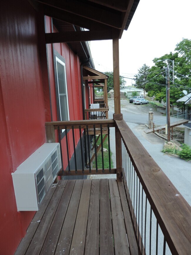 Building Photo - 132 Benton Ave