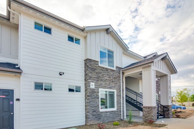 Building Photo - Fall in Love With This Cutie 2 Bedroom!