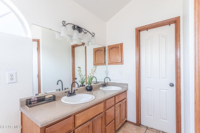 Building Photo - 1328 Morgan Marie St