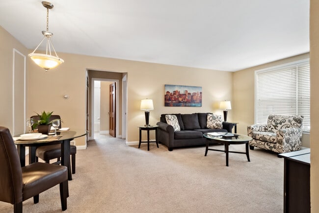 Building Photo - 8110 Roxburgh Dr