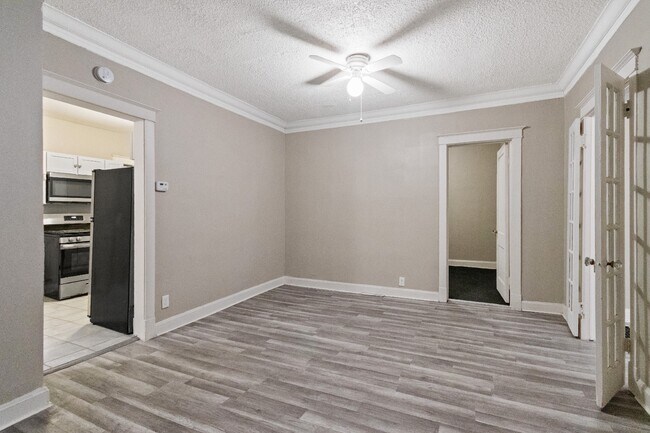 Building Photo - Charming 3-Bedroom Home | 1 Bath | In-Unit...
