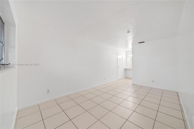 Building Photo - 2301 NE 170th St