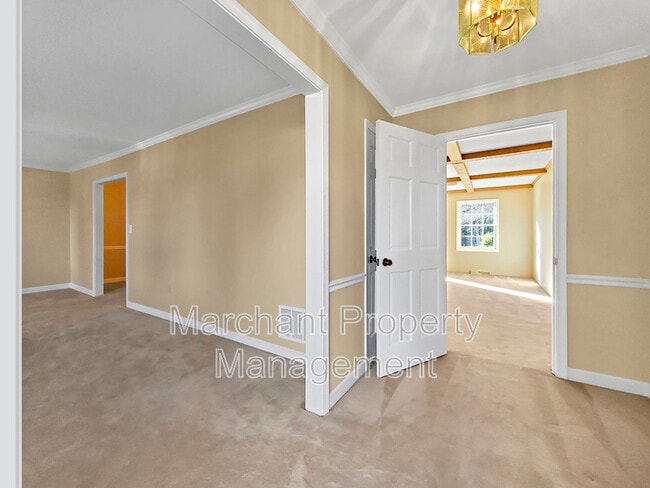 Building Photo - 100 Pine Wood Dr