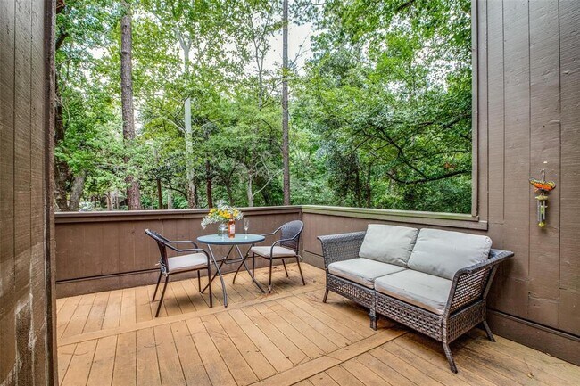 Building Photo - 246 Litchfield Ln