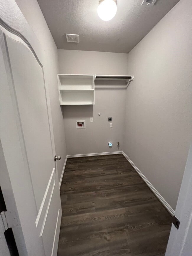 Building Photo - 15446 Islandview Ln