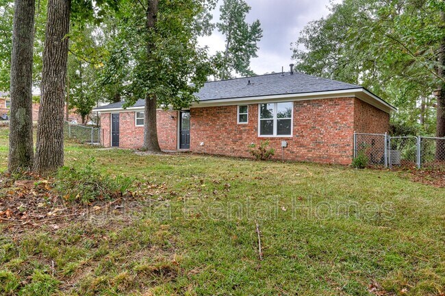 Building Photo - 208 Foxdale Dr