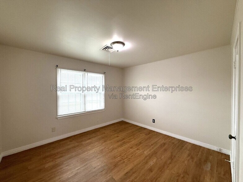 Building Photo - 3132 NW 50th St