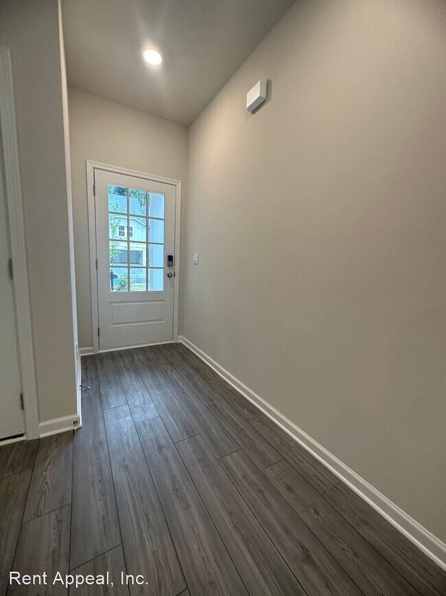 Building Photo - 3 br, 2.5 bath House - 270 Timberland Avenue