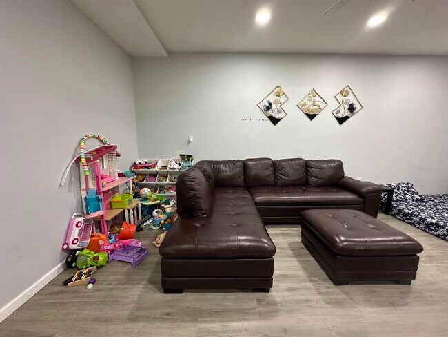 Building Photo - 75 Liberty Ave