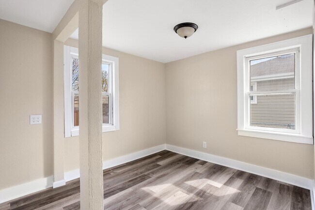 Building Photo - 816 Roosevelt St