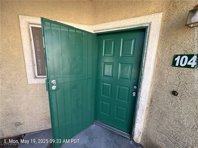 Building Photo - 1533 Linnbaker Ln
