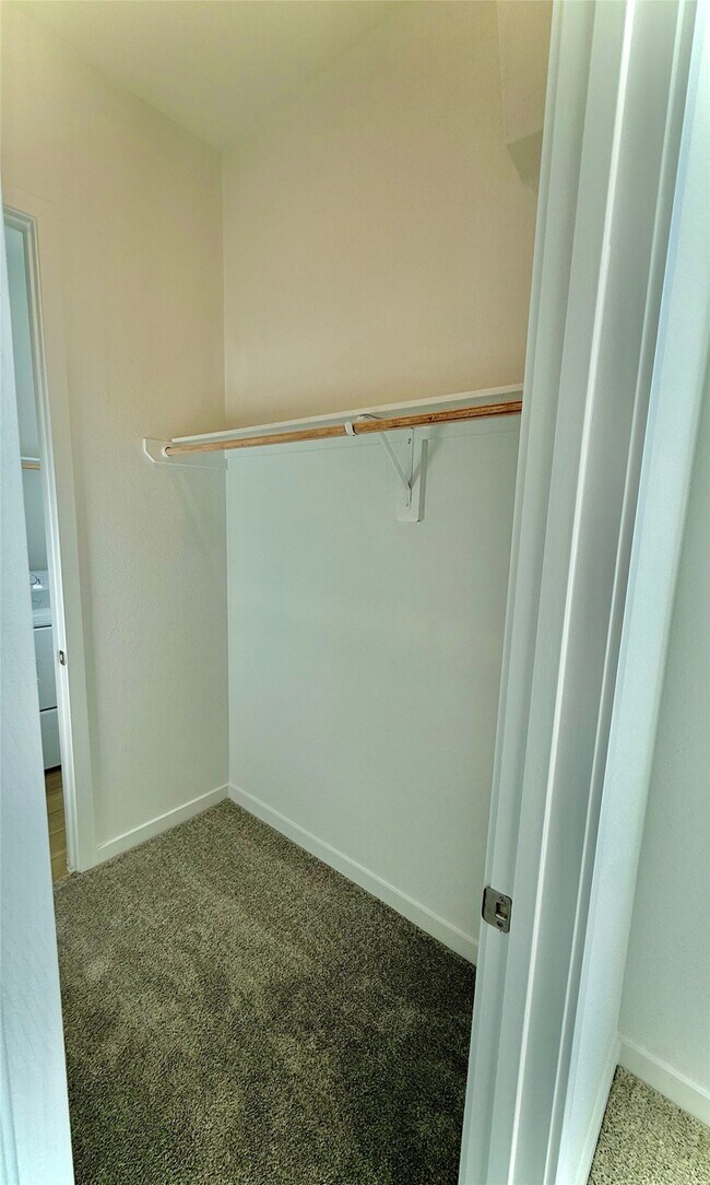 Building Photo - 31111 Riley Hts Dr