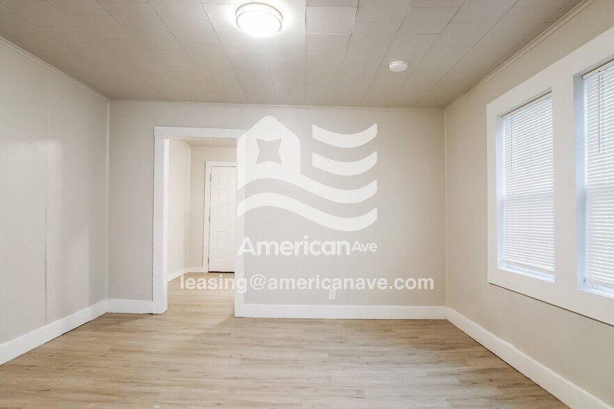 Building Photo - 212 N Walnut Ave