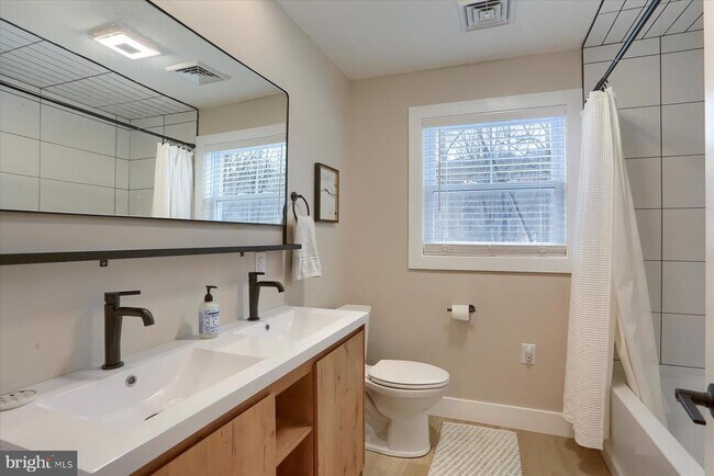 Building Photo - 1365 Roundtop Rd