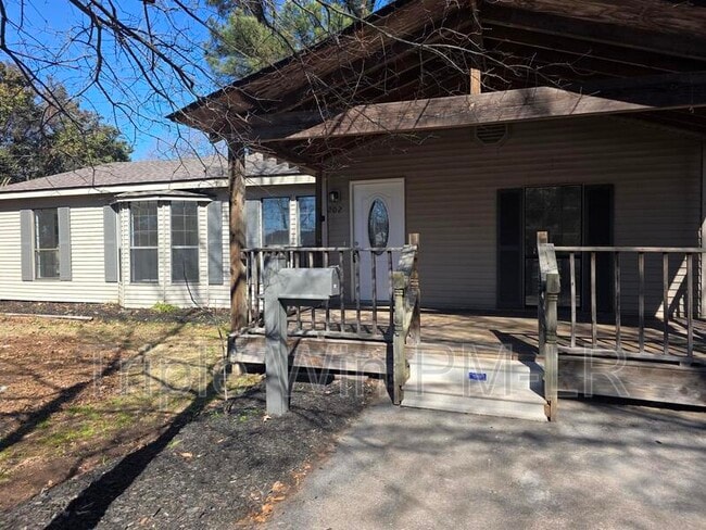 Building Photo - 202 Rosemary Ln