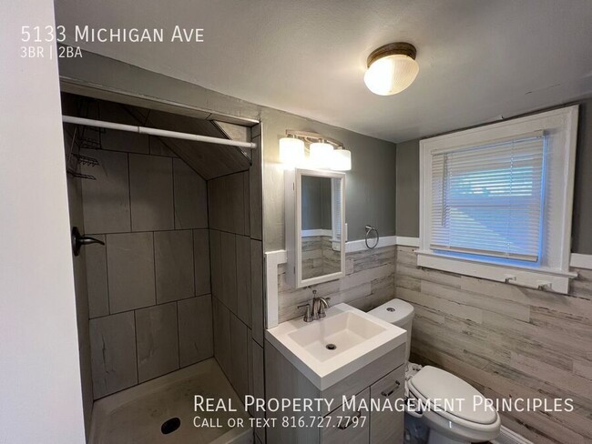 Building Photo - *MOVE-IN SPECIAL* Recently Renovated 3 Bed...