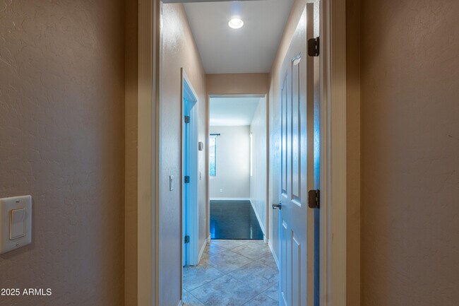 Building Photo - 453 W Lantana Pl