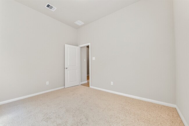 Building Photo - 3915 Sugardale St