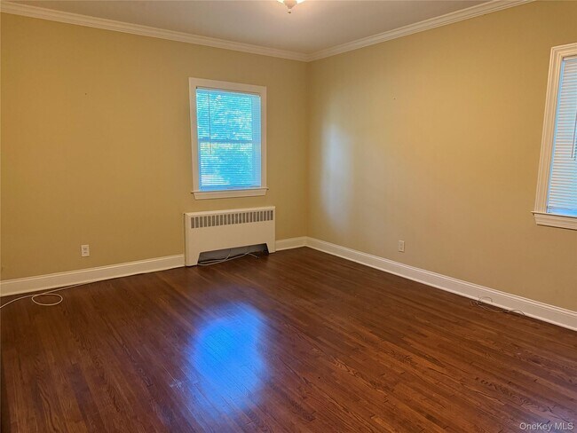 Building Photo - 60 Oaktree Ln