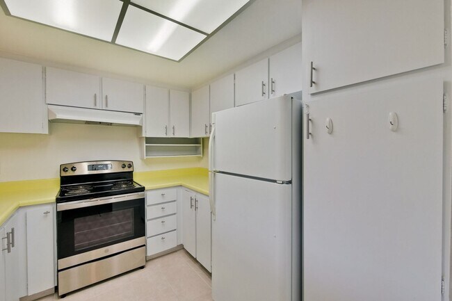 Building Photo - 10834 Northview Square