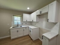Building Photo - Charming Pet-Friendly Haven with Central AC & Spacious Living in Burton, MI
